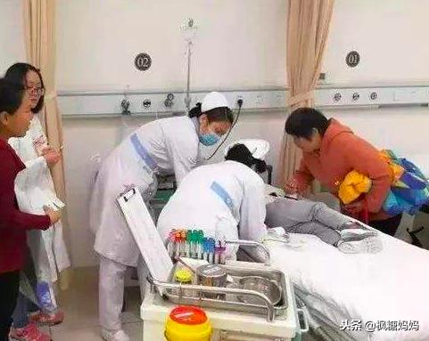 2岁孩子高热惊厥，妈妈回家就把它扔了，很多家庭有，家长要留心