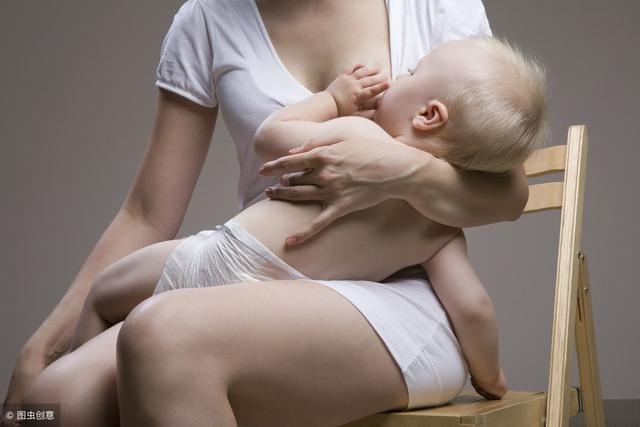 宝宝早晨醒来先喂水还是喂奶？会冲淡胃液吗？听听儿科医生怎么说