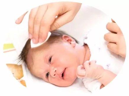 宝宝娇嫩而脆弱的肌肤和小嘴唇更应在冬季护理好