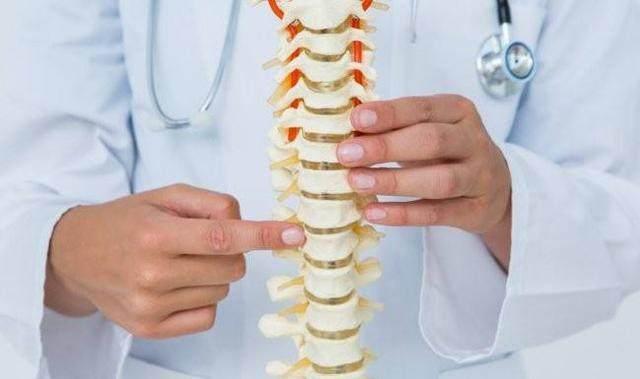 营养师：不管男女45岁后，少吃2种白色偷钙食物，多吃2种补钙菜