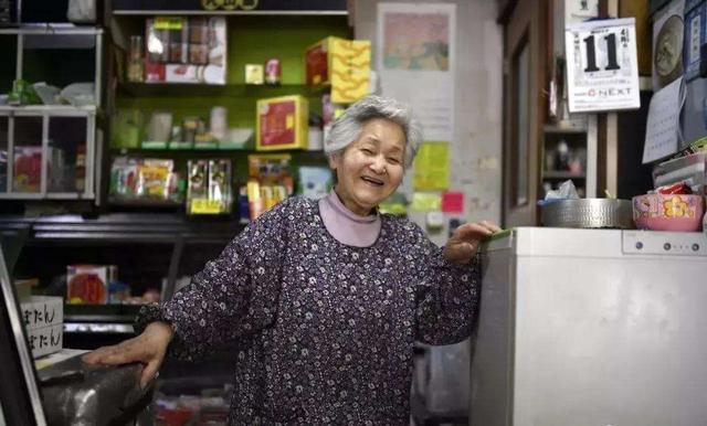 现在的孩子几乎是姥姥带，为什么奶奶带的越来越少？原因很现实