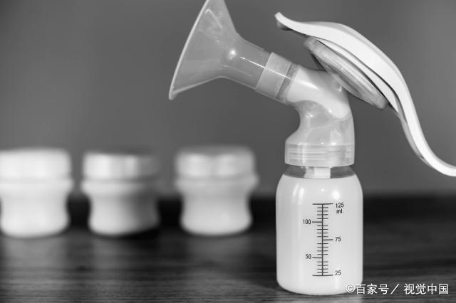 产后涨奶，能让老公帮忙吗？其实这样做，对妈妈和宝宝都好！