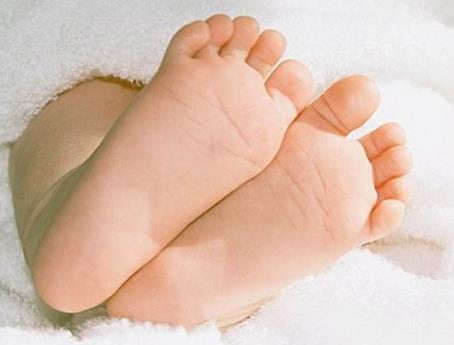 冬天宝宝2个部位凉，说明宝宝很冷，家长别忽视