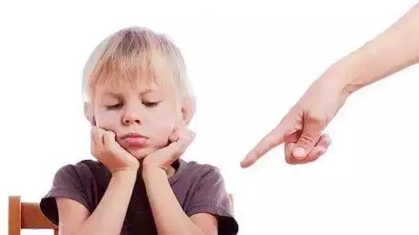 孩子犯错时到底该怎么应对？