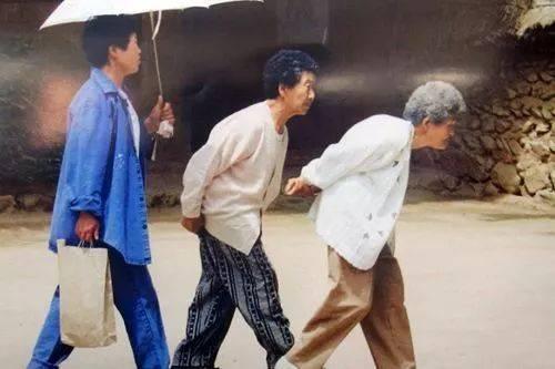 营养师：不管男女45岁后，少吃2种白色偷钙食物，多吃2种补钙菜