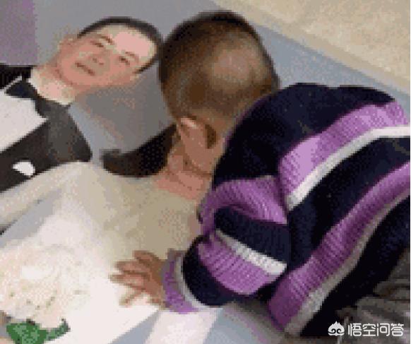 如果你是宝妈，孩子现在一岁半，老人可以帮忙看孩子但是不在一个城市，你会选择上班，让老人带孩子么？