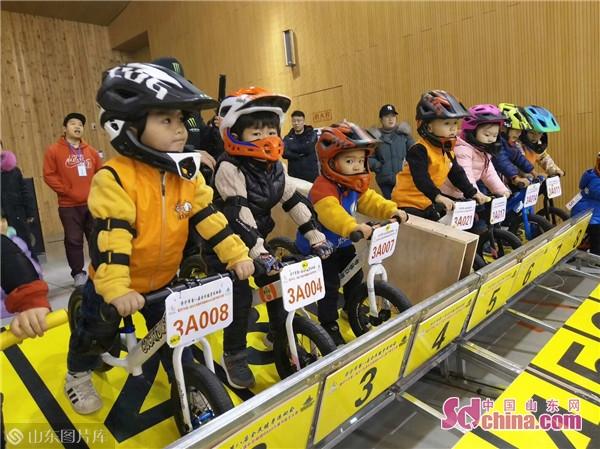 济宁儿童平衡车大赛 萌娃体验速度与激情