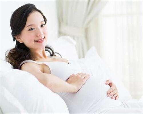 肚子出现这信号时，是胎动引起的，很多孕妈不知道