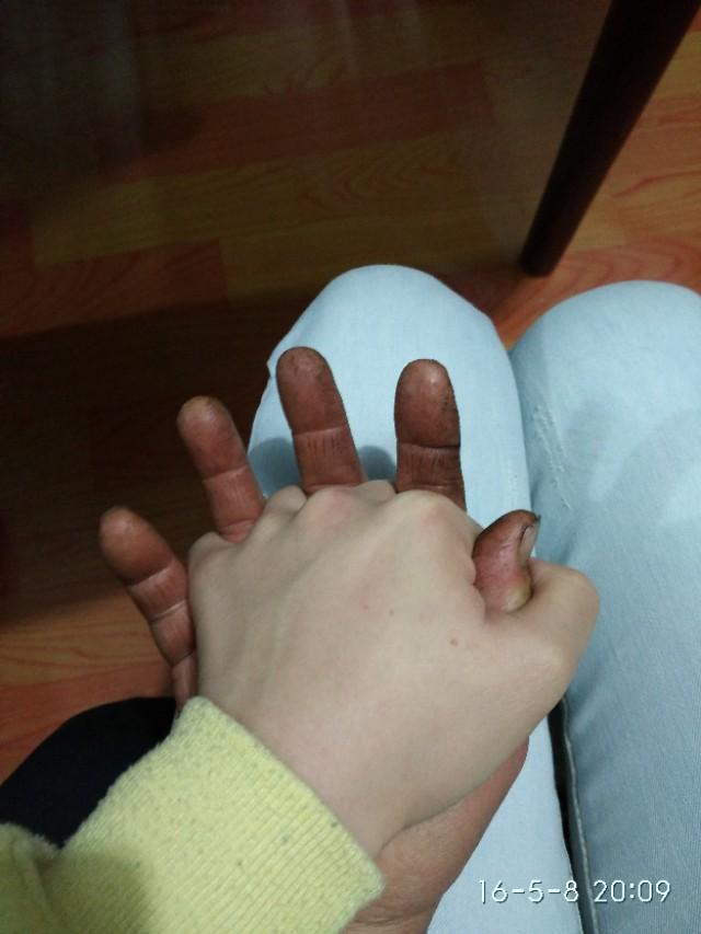 你注意过妈妈的手是什么样的吗？看后你会心疼