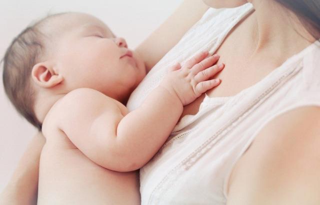 母乳喂养期间，若胀奶时不及时排出乳汁，危害竟然这么大！