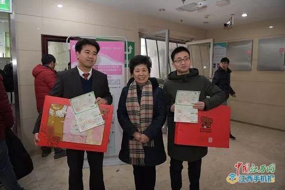 喜提人生第一证！江西发放首张新版出生证明