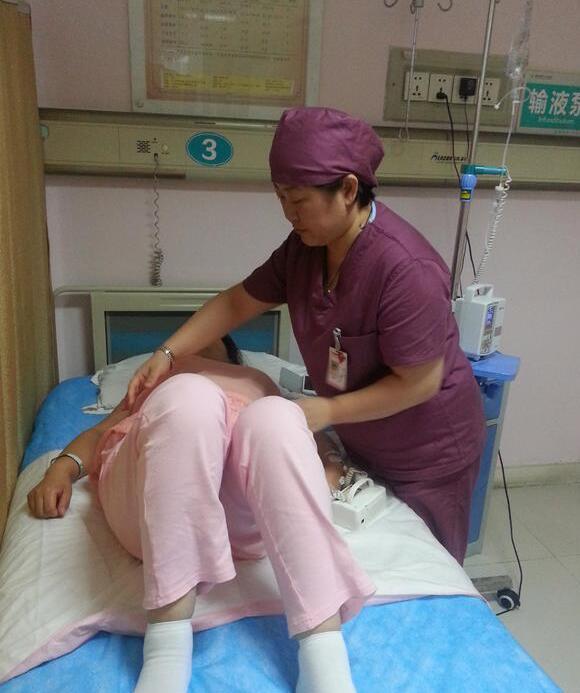剖腹产需按压多少次宫底？护士说出两项标准，没达标的妈妈受苦了