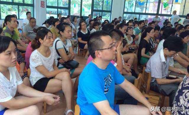 “明天开家长会，让我爸去就行了”，你知道孩子是在嫌弃你吗？