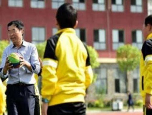 一个字告诉你，从小不和爸爸亲的孩子，长大后会怎么样，很真实