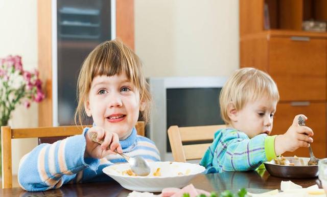 为什么孩子爱吃幼儿园大锅饭？家里的菜反而不愿吃？原因让人深思