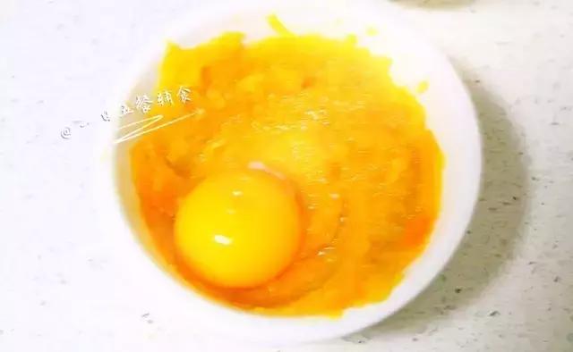 宝宝版南瓜鸡蛋糕｜丝丝清甜沁入宝宝心扉，打开辅食大门 6M+