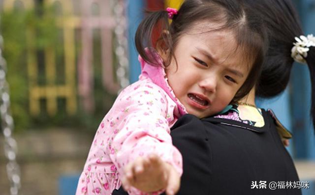 会哭的孩子有糖吃，听话的反倒没有？这种教育方式能教好孩子吗？