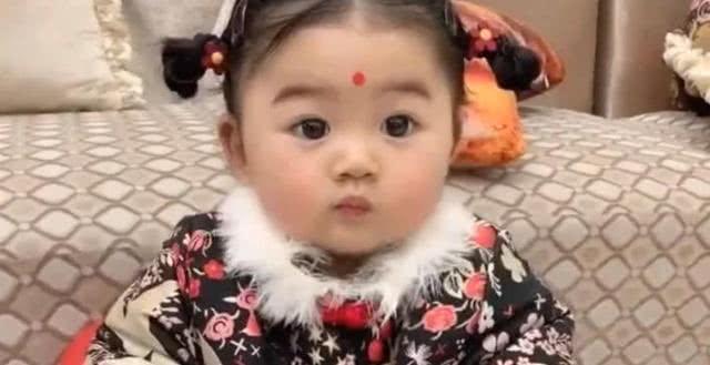 妈妈一定不要把孩子交姥姥看，等你再见到时怕你自己都不认识