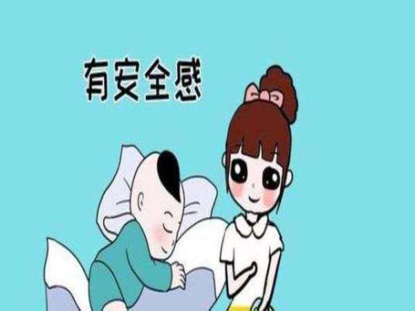 不要让孩子和老人一起睡？这3种情况下，妈妈放心把孩子交给老人