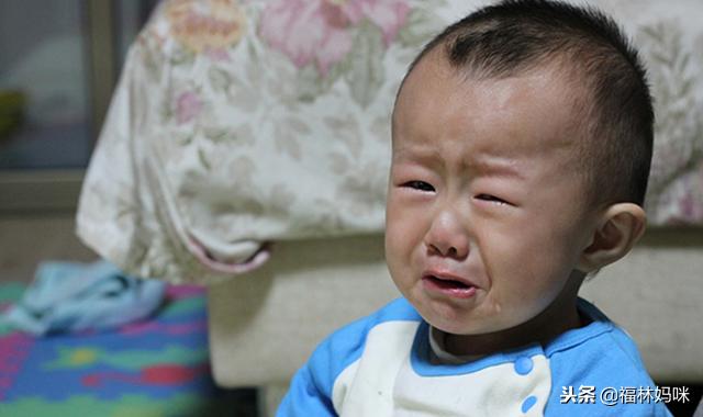 会哭的孩子有糖吃，听话的反倒没有？这种教育方式能教好孩子吗？