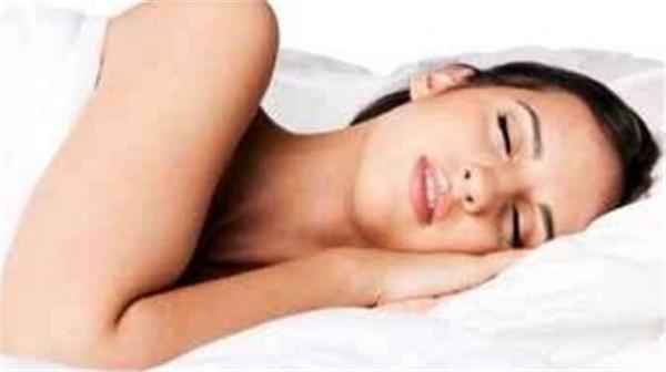 睡觉的时候，女人为什么喜欢夹着被子？看完涨知识