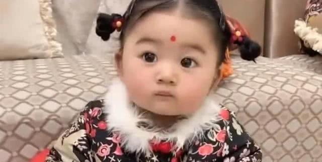 妈妈一定不要把孩子交姥姥看，等你再见到时怕你自己都不认识