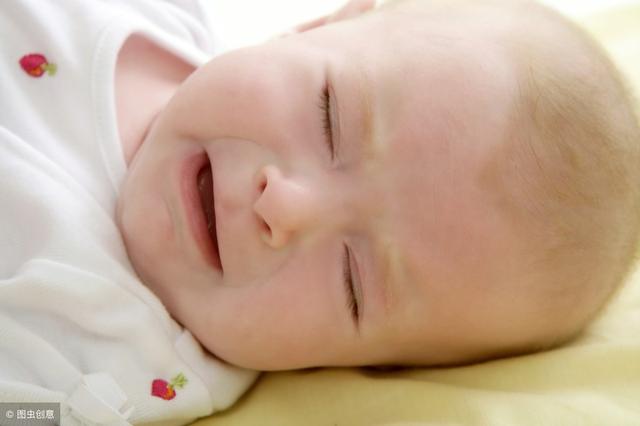 宝宝多大添加辅食好？儿科专家：孩子有这4种表现就该添加辅食了