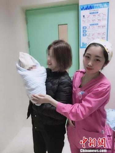 早产儿出生仅1.26KG 医护团队联手攻克三关
