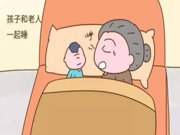 不要让孩子和老人一起睡？这3种情况下，妈妈放心把孩子交给老人