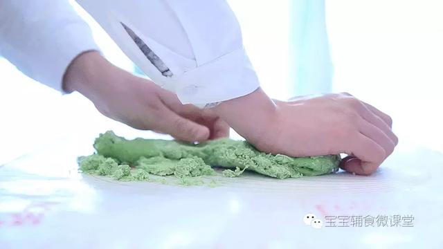 用蔬菜汁做的面条，营养更均衡，宝宝更爱吃
