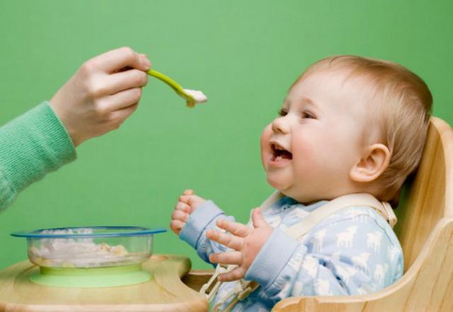 四个月喂辅食和6个月为辅食的宝宝有什么区别？育婴师来告诉你