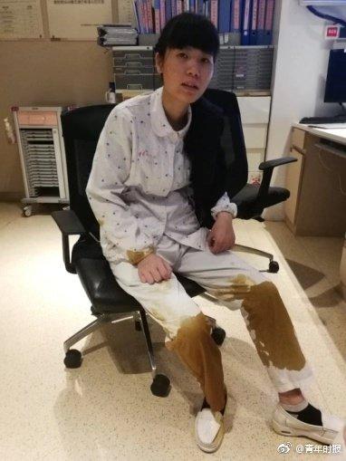 暖心！杭州一产妇突发脐带脱垂，护士一路托举胎头直到剖宫产结束