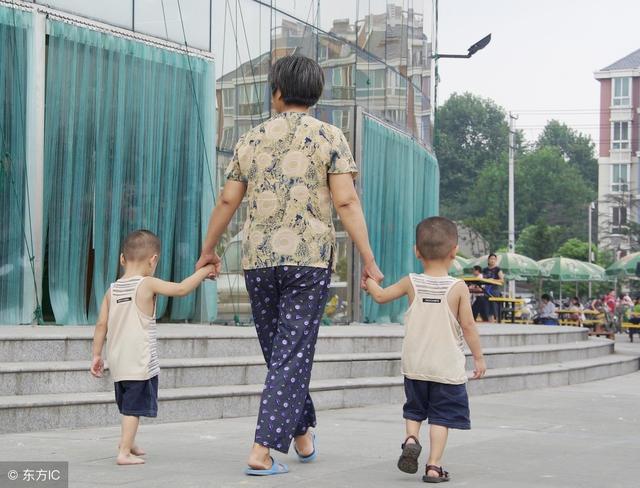 为什么那么多家庭都是姥姥带娃，而不是奶奶？这些原因让人唏嘘