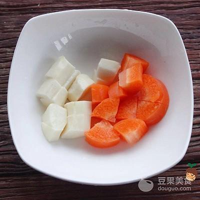 宝宝辅食：红枣山药胡萝卜粥
