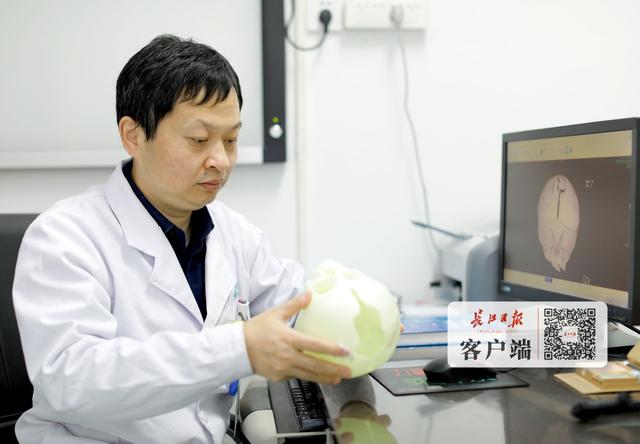 宝宝脑袋“睡扁”了？专家借用3D打印技术重造颅骨