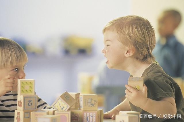 这4种“中国式礼貌”，家长别再犯了，别再为面子，而伤了孩子！