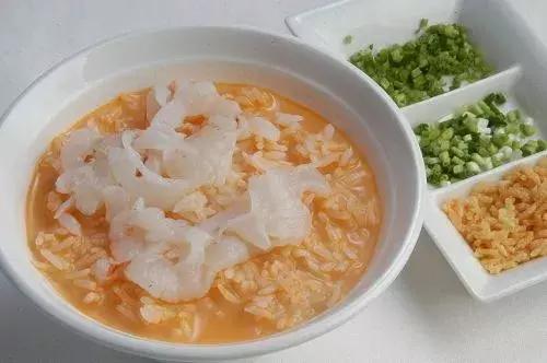 这种喂食方式居然是错误的！你还在这样给孩子喂饭吗？