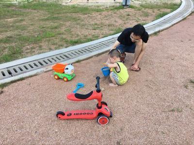 宝爸的物质奖励，不如改精神奖励，让宝宝解决问题后还能获成就感