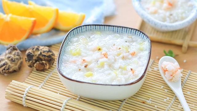 补钙鲜虾粥的做法