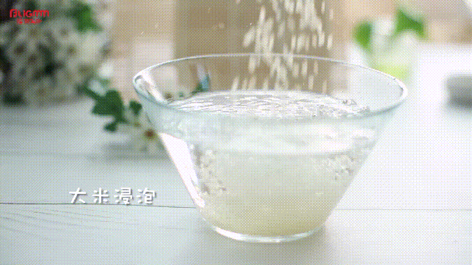 辅食变个花样做，香甜可口、软糯Q弹的紫薯椰蓉饭团，宝宝很喜欢