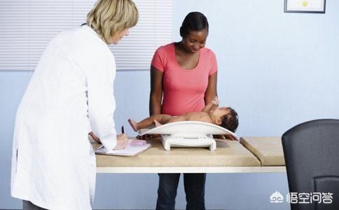 产妇出院一个月需要带小孩查什么？