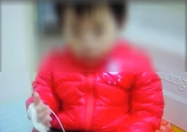 爸妈看了眼1岁女儿的小便，魂都吓飞了！竟是因为给她吃了……