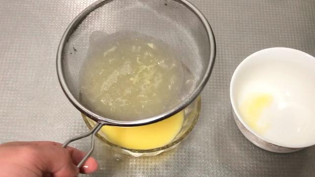 蒸鸡蛋羹时：别傻加水，做好这2步，蛋羹光滑细腻无孔，太香了