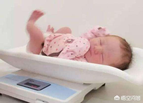 产妇出院一个月需要带小孩查什么？