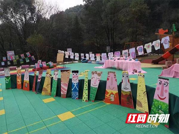 童心绘童年 幼儿园办画展热闹非凡