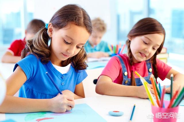 公立幼儿园和私立幼儿园，哪种幼儿园出来的孩子更容易适应小学的学习生活？