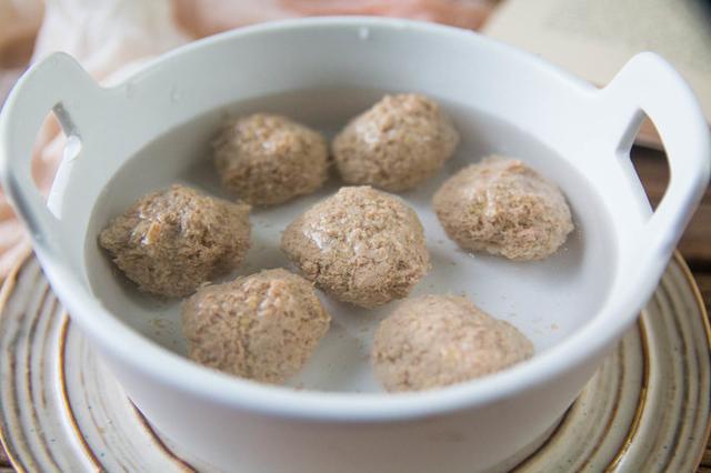 这菜比猪肉滋补，一锅要52元，但孩子吃不易感冒，老人吃身体硬朗