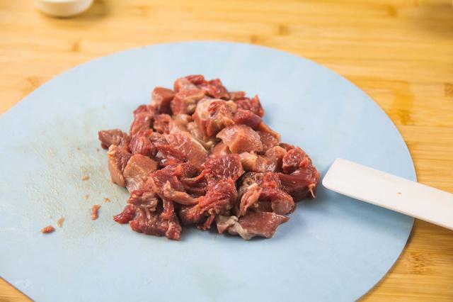 这菜比猪肉滋补，一锅要52元，但孩子吃不易感冒，老人吃身体硬朗