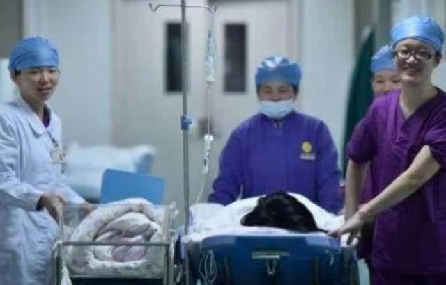 进产房前，要自带“卫生纸”，你知道有什么用吗？看完就明白了！