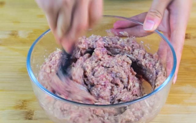 这菜比猪肉滋补，一锅要52元，但孩子吃不易感冒，老人吃身体硬朗